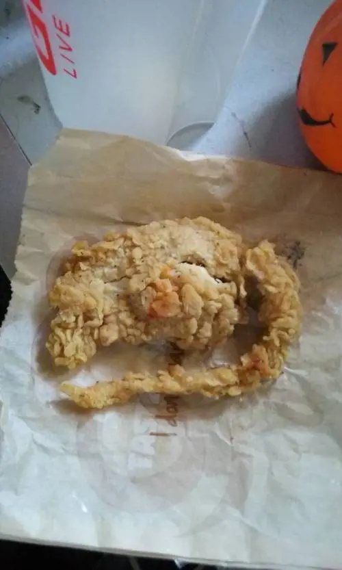 "Ho trovato un topo nel pollo fritto"