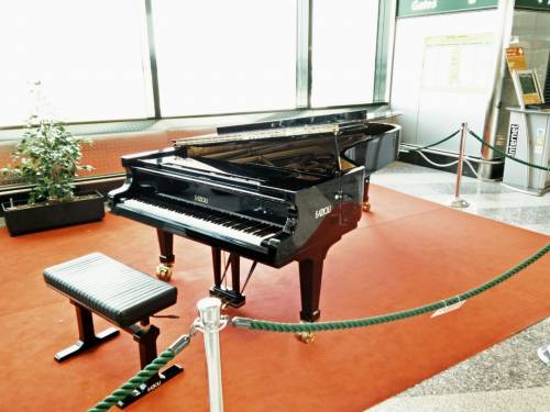 Malpensa: il pianista Tokur in concerto con un Fazioli, il "re" dei pianoforti
