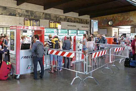 Firenze, extracomunitario aggredisce dipendente Fs a pugni in faccia