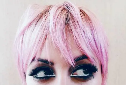 VIP e capelli multicolor, la moda delle tinte arcobaleno