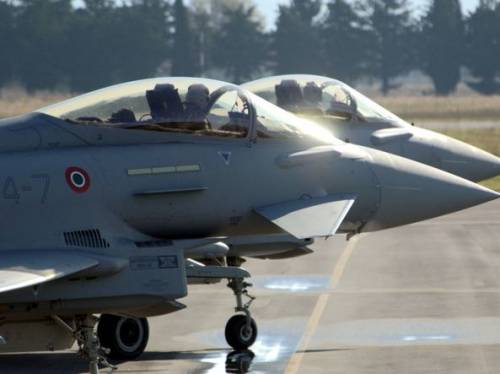 Caccia italiani e inglesi intercettano aereo russo sui cieli dei Paesi Baltici