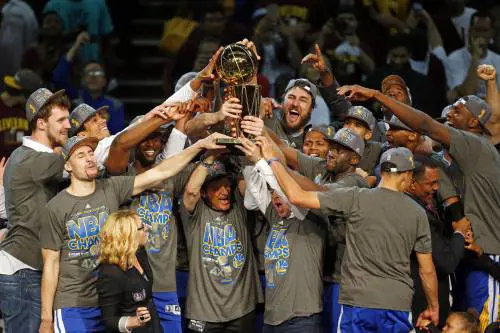 Iguodala super Mvp, Curry chirurgico:  i Warriors sono i nuovi campioni Nba