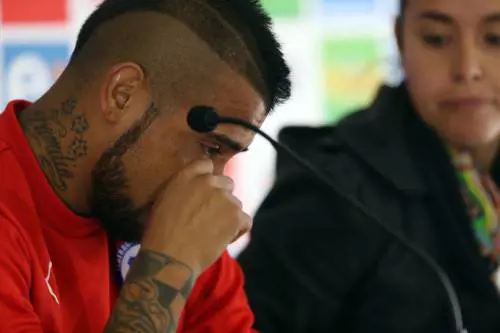 Arturo Vidal in lacrime dopo l'incidente stradale
