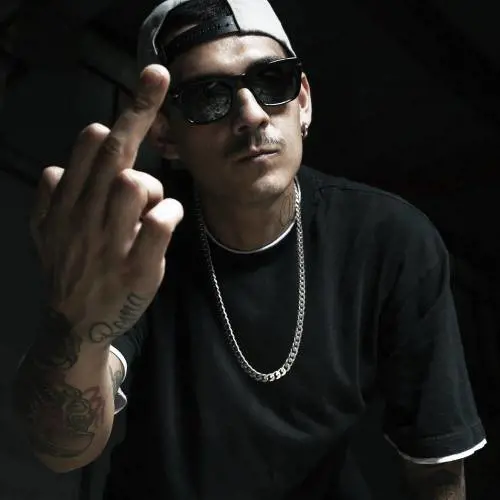 Gli trovano la droga in casa: arrestato il rapper Noyz Narcos