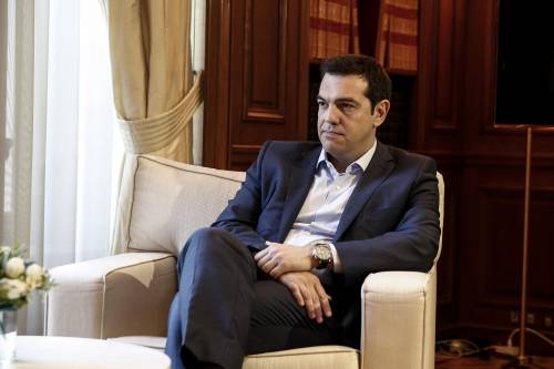 Tsipras si rivolge ai greci e indice un referendum: "La Troika vuole umiliarci