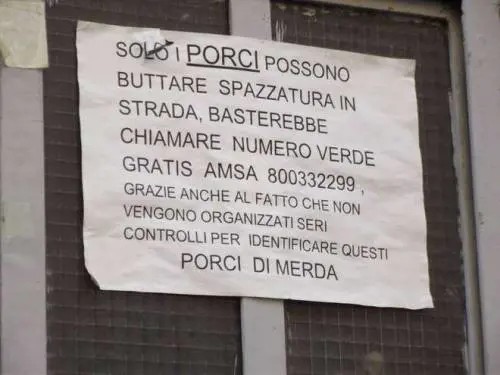 "Solo i porci lasciano spazzatura in strada". La rivolta a Milano contro gli immigrati