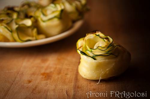 Sfoglia e zucchine: rose da aperitivo