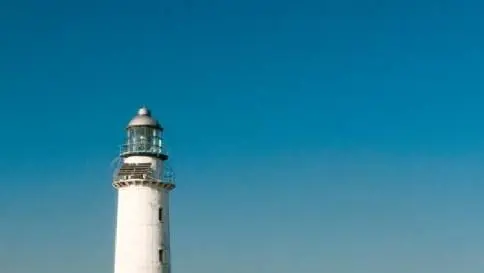 Francia, dramma in diretta tv: acrobata di 12 anni cade giù da un faro e muore