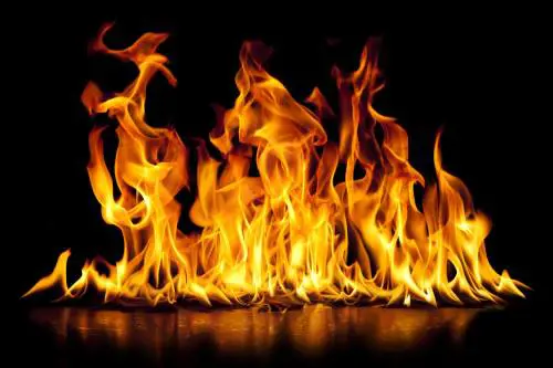 Dà fuoco al rivale in amore,  tragedia di gelosia ad Acerra