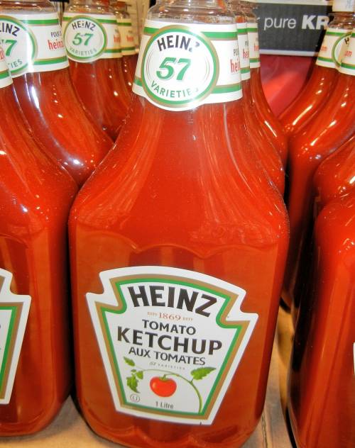 Uomo scopre un link a un sito porno sulla bottiglia di ketchup Heinz