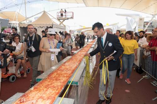Expo, pizza record: 1595,45 metri