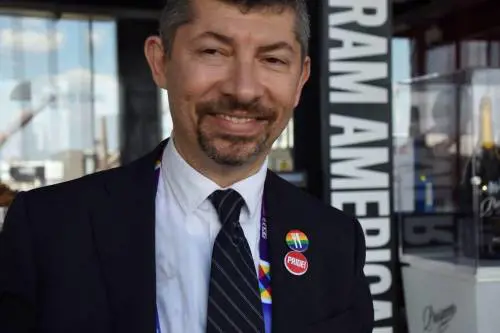 Scalfarotto si commuove in tv: "Se ho la fede è merito di Renzi, non della sinistra"