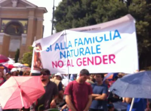La triste ferocia omo-illiberale contro i cattolici