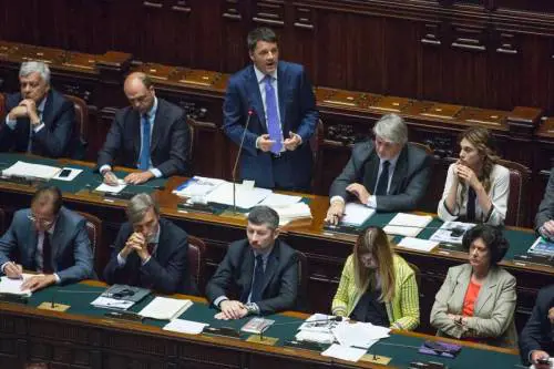 Renzi minaccia larghe intese per piegare la minoranza Pd