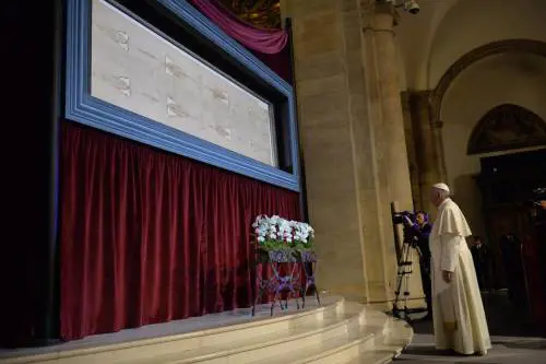 Il Papa: "Gli immigrati sono vittime dell'inequità dell'economia che scarta e delle guerre"