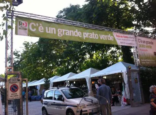 Roma, una Festa de l'Unità o il mercatino dell'usato?