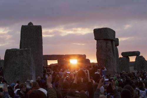 Il solstizio d'estate festeggiato a Stonehenge