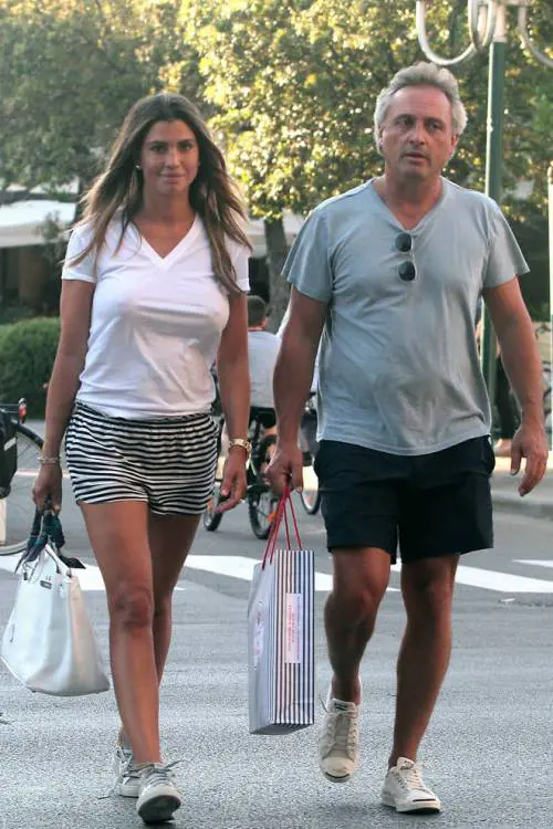 Claudia Galanti senza reggiseno a Forte dei Marmi