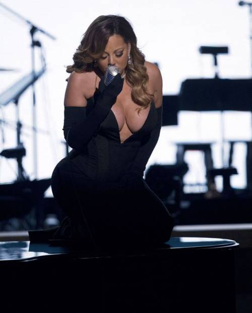 Mariah Carey: sexy sposa d'estate, colpo di fulmine con un magnate