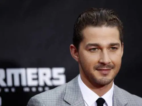 Shia LaBeouf ferito in incidente sul set: 20 punti tra testa e mano
