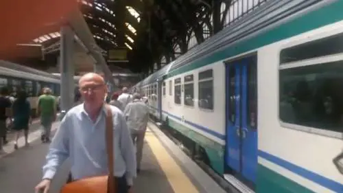 Immigrati minacciano capotreno con scacciacani