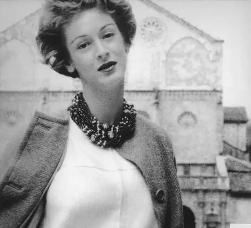Splendori e meschinità dell'aristocrazia che fu. Marella Agnelli racconta