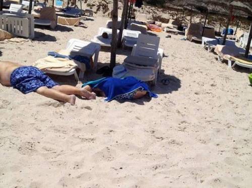 Tunisia, attentato in hotel: spari ai turisti