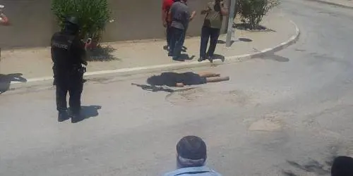 Selfie dell'orrore: foto con l'attentatore ucciso