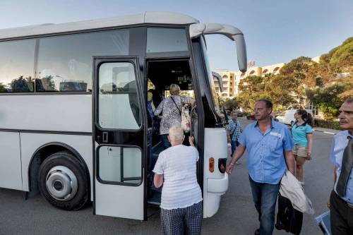 Sousse, turisti in fuga dagli hotel del terrore