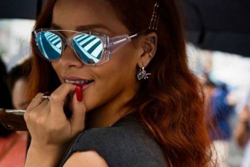 Rihanna e Instagram, tra moda, immagini sexy e vita privata