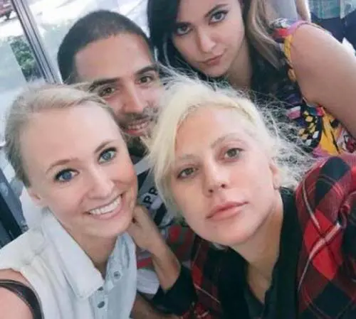 Lady Gaga senza trucco e in reggiseno su Instagram