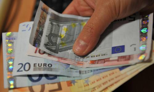Il consigliere regionale: "Questo mese 5mila euro per non fare nulla"