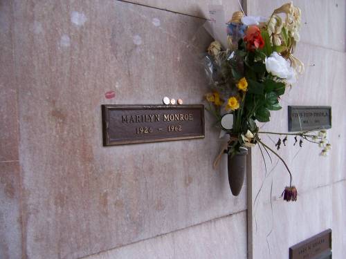 Marilyn Monroe, all'asta la targa della tomba