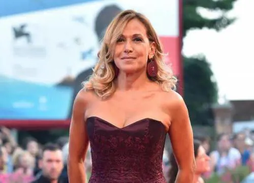 Barbara D'Urso: "Fedez critica i programmi di Canale 5 ma poi ci va ospite" 