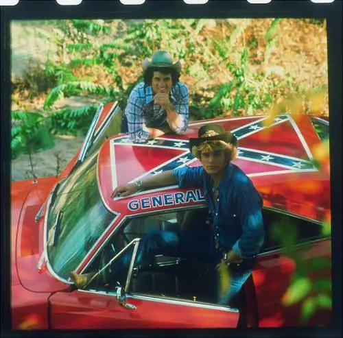 Bandiera sudista in Hazzard, serie tv messa al bando dalla Cbs