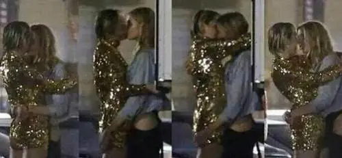 Miley Cyrus e Stella Maxwell, amore en plein air a Hollywood