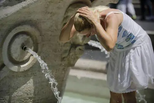 Gb, la proposta di legge: "Sospendere le attività professionali quando ci sono 30 gradi"
