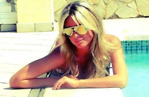 Da Playboy alle manette: sexy modella arrestata per tentato omicidio