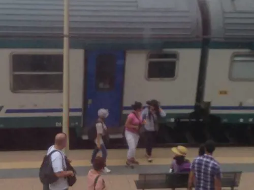 Le rom in azione sui treni nelle Cinque Terre