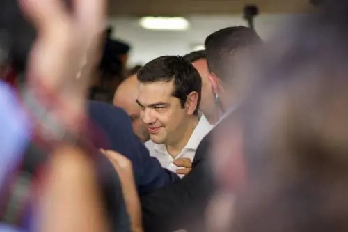 Debito tagliato e 20 anni di aiuti Azzardo di Tsipras al tavolo Ue