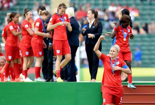 Il team di calcio femminile inglese premiato a Edmonton