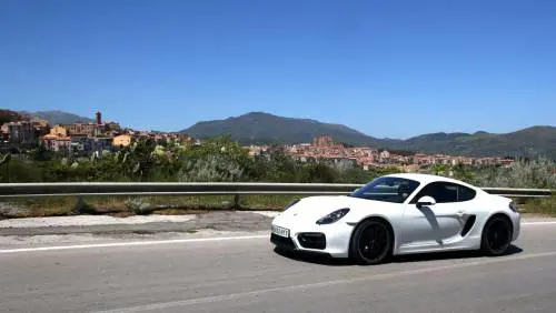 Sugli storici tornanti della Targa Florio una Sicilia da riscoprire