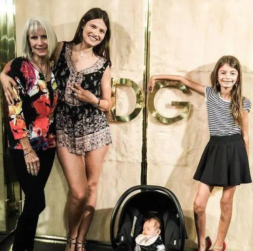 Polemica su Bianca Balti e la figlia coi tacchi