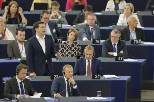 Tsipras attacca l'Ue: "Fondi mai arrivati al popolo greco"
