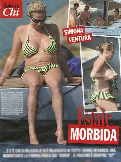 Simona Ventura, topless sfiorato durante le vacanze in barca