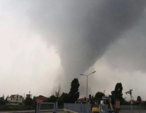 Tromba d'aria in Veneto: un morto e 15 feriti
