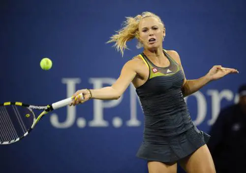 Il tennis che odia le donne. O almeno le nasconde 