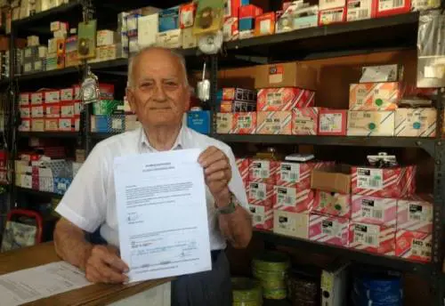 Pensionato dona pensione a Tsipras: "Sei coraggioso, dalla ai poveri"