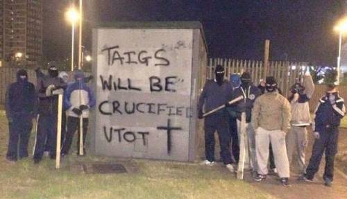 Belfast, le minacce ai cattolici: "Finirete crocifissi anche qui"