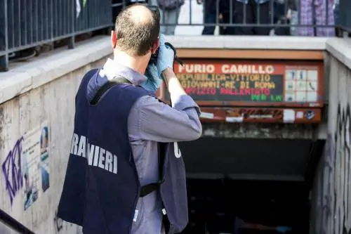 Roma, bimbo di 5 anni ​precipita nel vano ascensore del metrò e muore